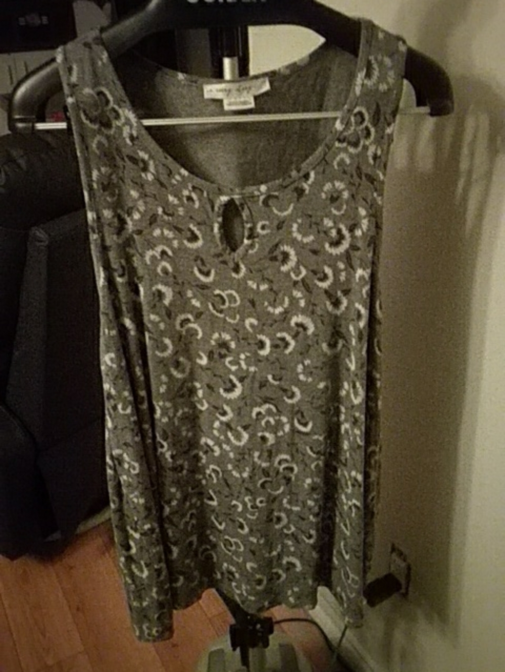 Penningtons Sleeveless Gray Patterned Keyhole Tank Top 1X